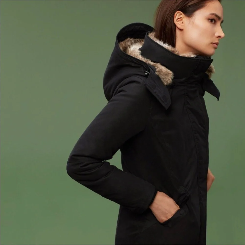 Aritzia-Babaton
Oskar Parka - Picture 3 of 16